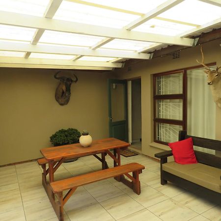 Avo Tree Guesthouse พาร์ล ภายนอก รูปภาพ